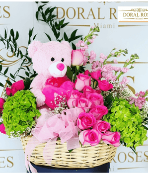 Canasta Princesa, Regalo de Flores para el día de la madre, Arreglo de flores, envía flores por Doral Roses Miami