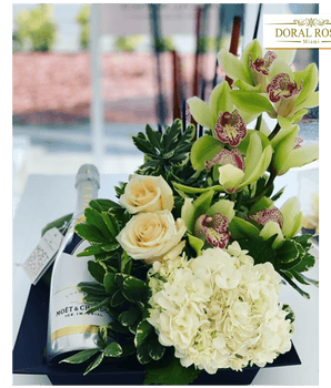 La Botella, Regalo de Flores para el día de la madre, Arreglo de flores, envía flores por Doral Roses Miami