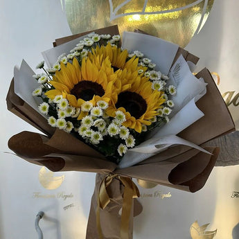 Sunflowers, you can choose from a wide variety of bouquets, arrangements, baskets, and pots of sunflowers, or customize your order with the number, size and complement you prefer. Doral Roses Miami
