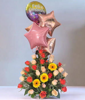 ¡Celebra un día especial con nuestro Especial Cumpleaños! Esta irresistible ofrenda presenta una impresionante combinación de rosas y girasoles. Doral Roses Miami